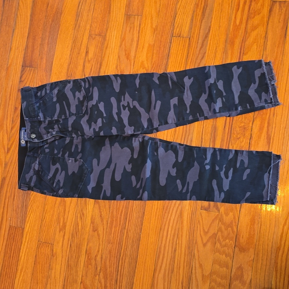 Democracy Camouflage Pants size 4 Great Condition